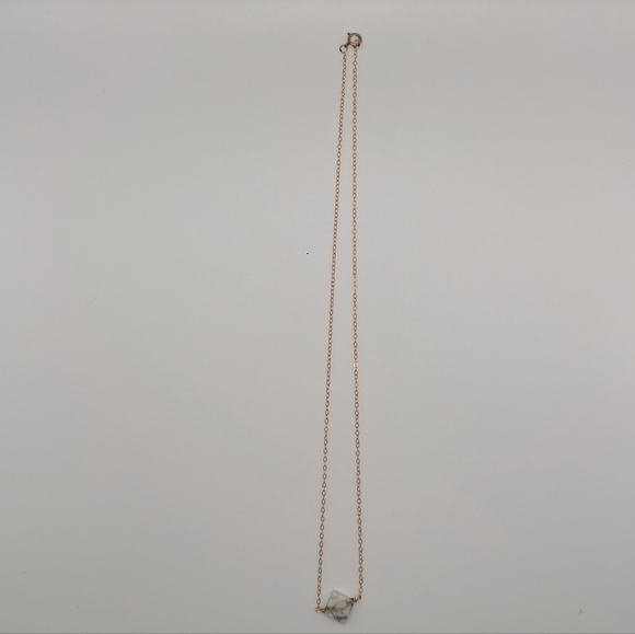 Minimalist marble square necklace with rose gold chain - Picture 3 of 5
